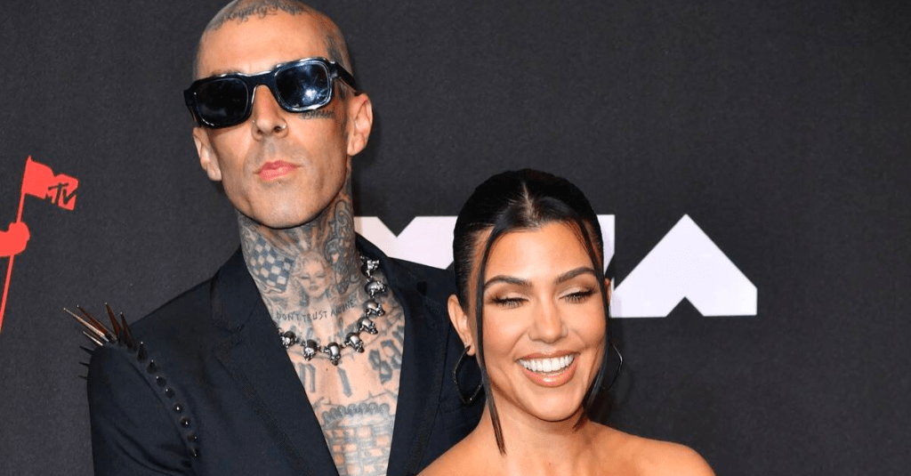 קורטני וטראוויס