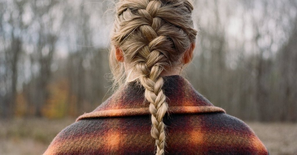 "evermore": טיילור סוויפט לא רגועה – ביקורת&nbsp;אלבום